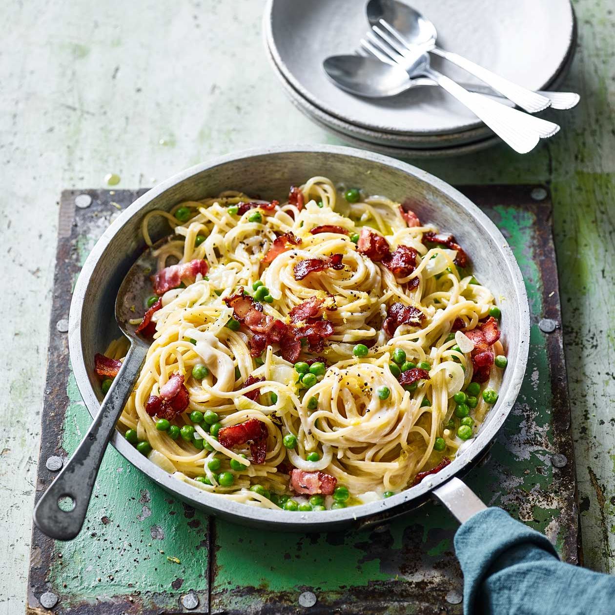 One-Pan Spanish Garlic Pasta  Easy Recipe & Done in 30 Minutes