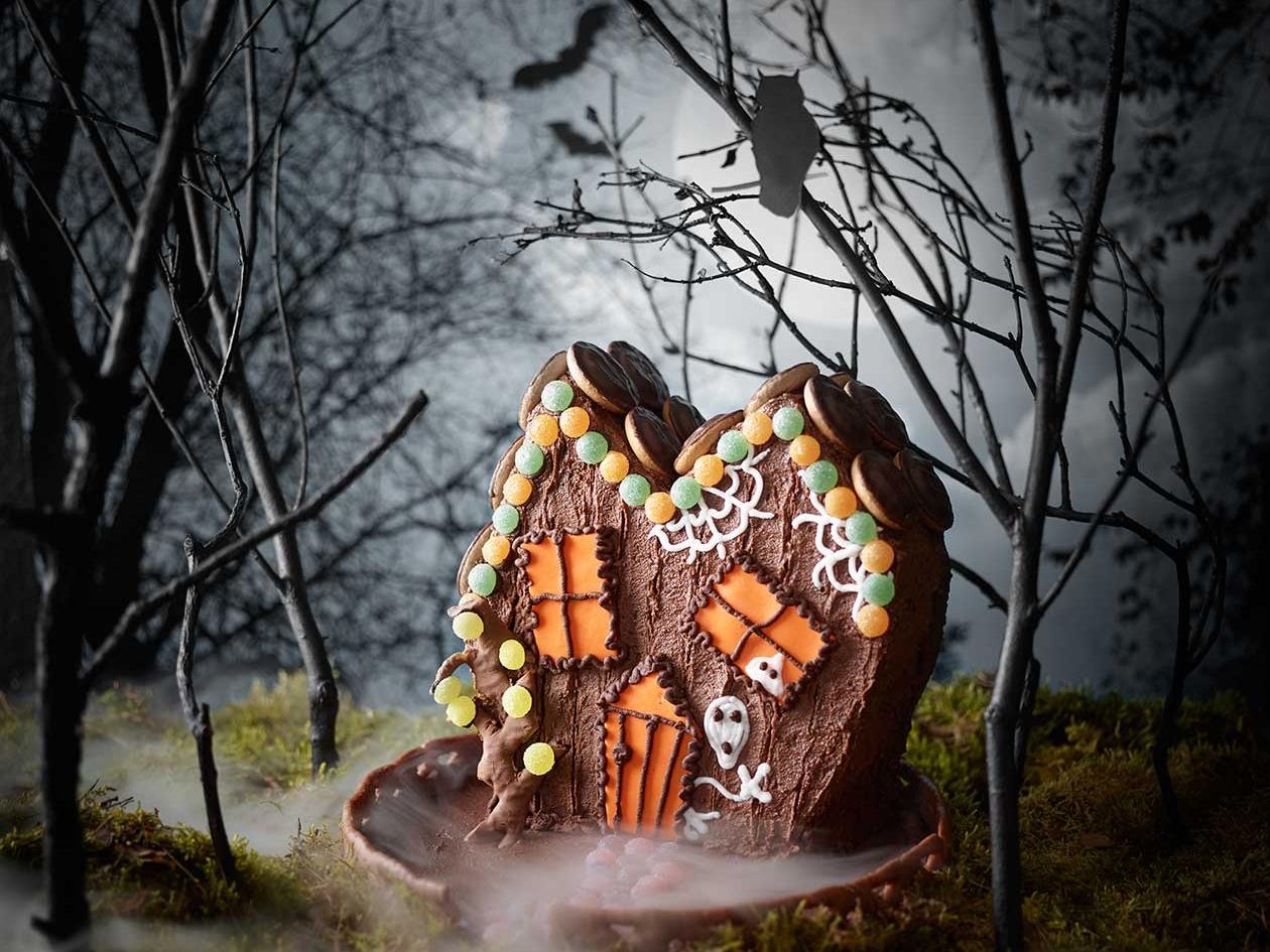 https://www.sainsburysmagazine.co.uk/uploads/media/2400x1800/02/8292-Chocolate-haunted-house.jpg?v=1-0