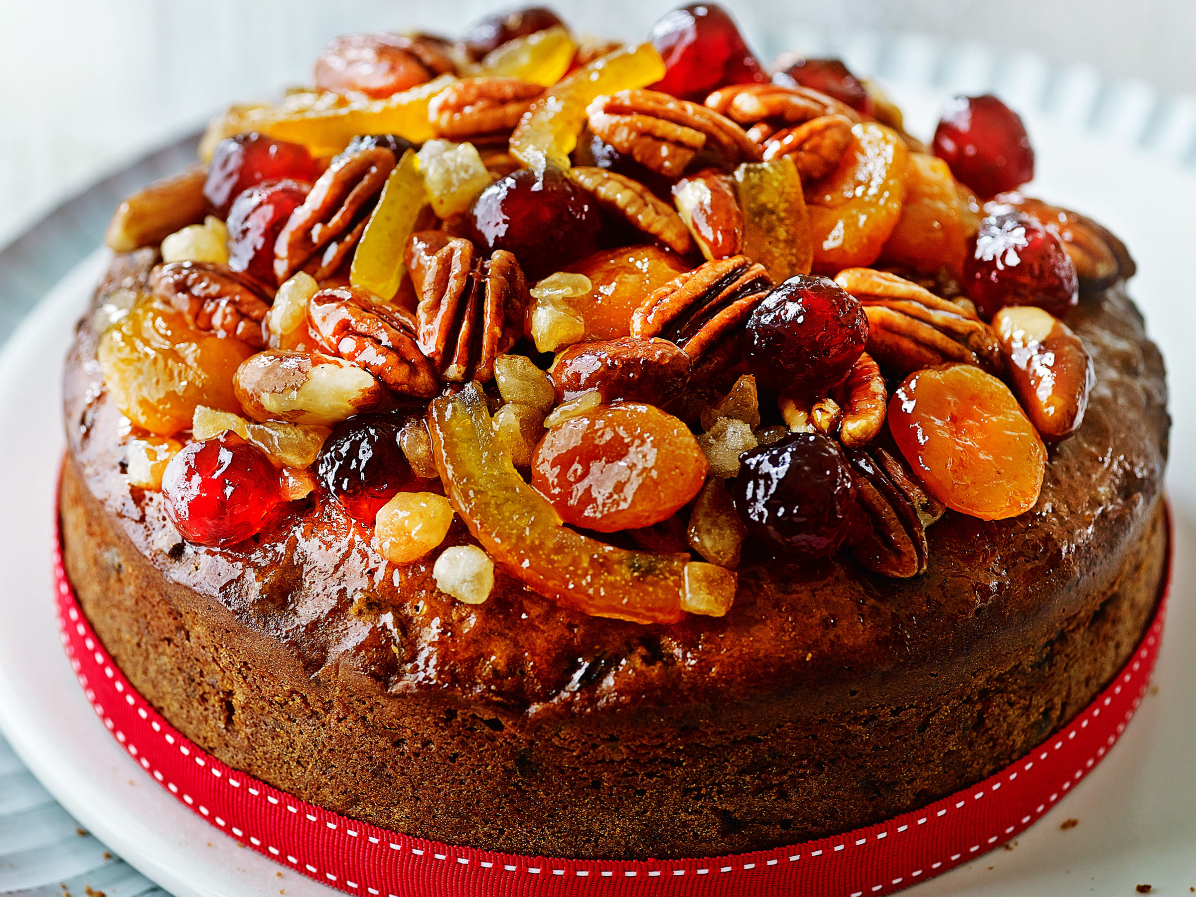 https://www.sainsburysmagazine.co.uk/uploads/media/2400x1800/07/4737-ChristmasFruitCake_1120.jpg?v=1-0