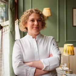 Sally Abé