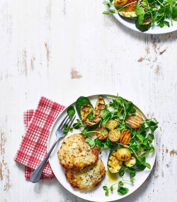 Melting mozzarella turkey patties and griddled veg