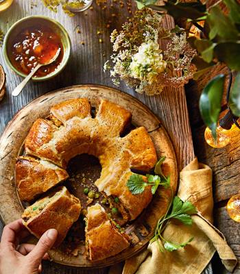 Tear and share spiced veg roll