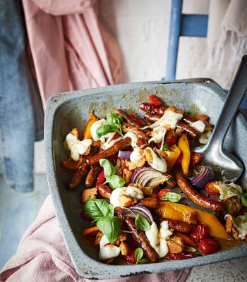 Melting mozzarella, sausage and sweet pepper traybake 