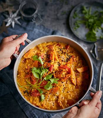 Spiced sweet potato, tomato and coconut curry 