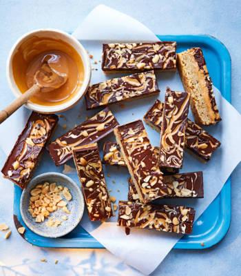 Choc-peanut flapjack bars