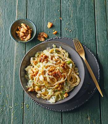 Gorgonzola, leek and walnut linguine