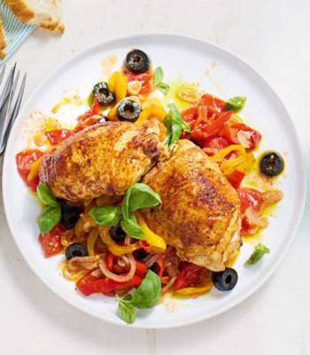 Crispy chicken thighs with peperonata