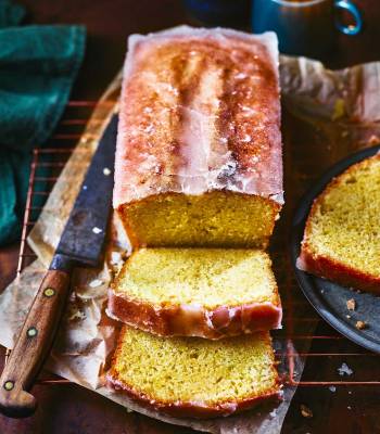 Lemon drizzle cake