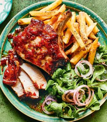 Strawberry and chilli-glazed pork chops