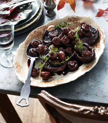 Portabella mushrooms with thyme and red wine