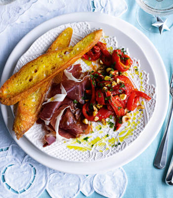 Ibérico ham with peppers, hazelnuts and parsley