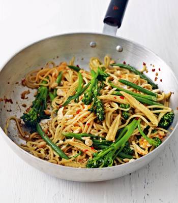 Spicy stir fry noodles