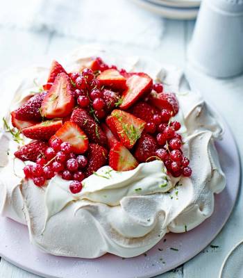 Strawberry Daiquiri pavlova