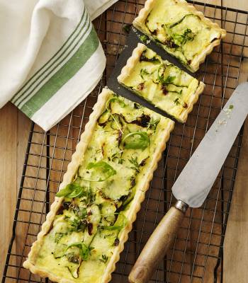 Creamy courgette and pea quiche