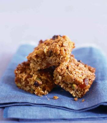 Apricot and pistachio flapjacks