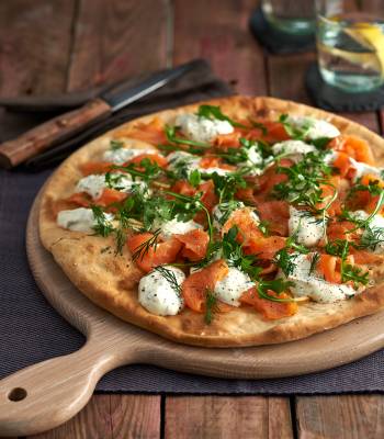 Smoked salmon and crème fraîche pizza