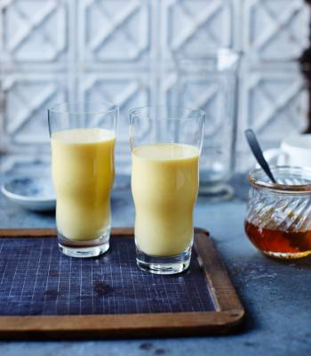 Passion fruit and turmeric smoothie 