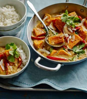 Thai red sweet potato, red pepper and coconut curry