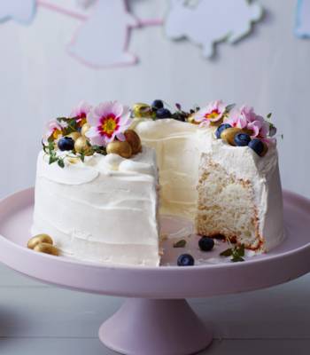 White cloud cake