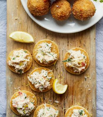Crab blinis