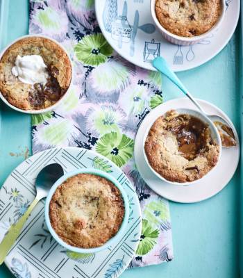 Gooey ‘Snickers’ cookie pots