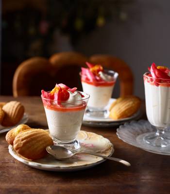 Rhubarb, orange and cinnamon pots