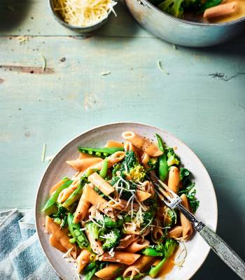 Cheesy Marmite pasta with greens