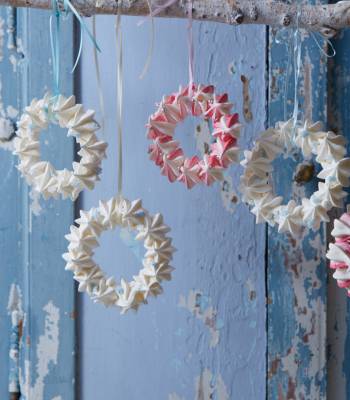 Meringue snowflake wreaths