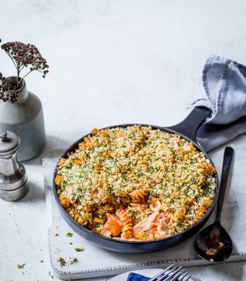 Salmon and tomato fusilli gratin