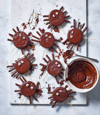 Spooky spider apples