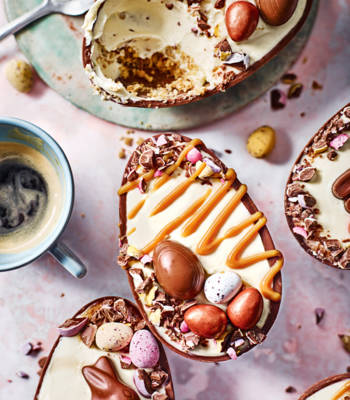 Easter egg cheesecakes