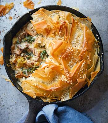 One-pan mushroom and leek pie