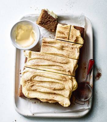 Pumpkin spice traybake cake