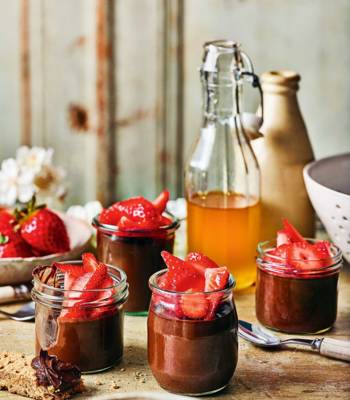 Rapeseed oil chocolate pots