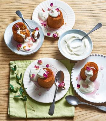 Carrot cakes with rose syrup and Greek yogurt