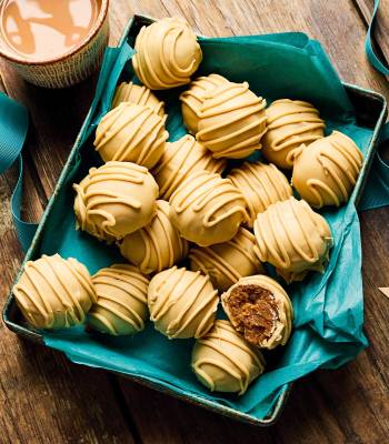 Golden chocolate and Biscoff truffles