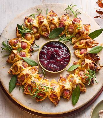 Pigs-in-blankets wreath