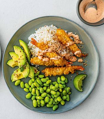 Tempura prawns and sushi rice bowl