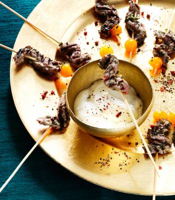 Beef skewers with horseradish crème fraîche