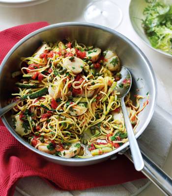 Taglierini with scallops, courgettes, tomatoes and capers 