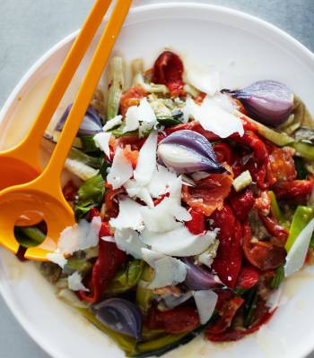 Grilled vegetable salad with Manchego