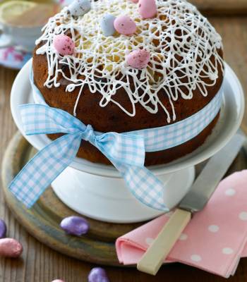 Easter lemon drizzle cake