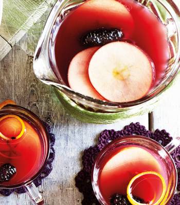 Blackberry and apple mull