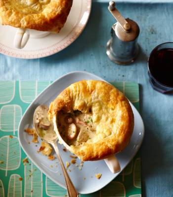 Smoky chicken and mushroom hot pot pie