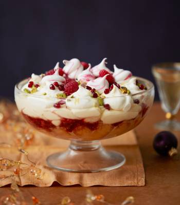 Raspberry and Prosecco trifle 