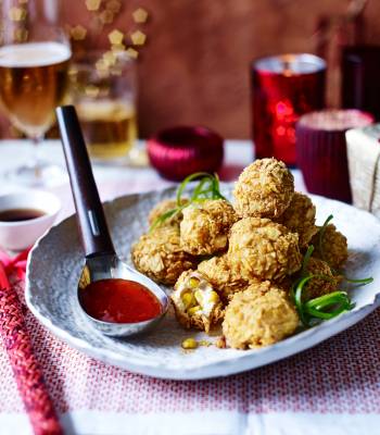 Crispy chicken bites with sweet chilli dip