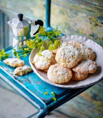 Soft lemon and almond cookies