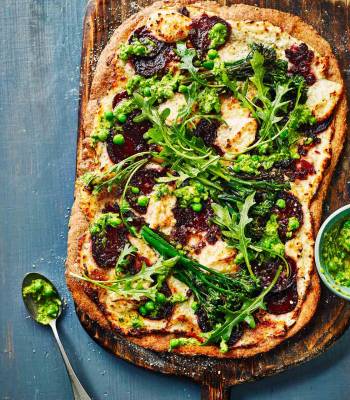 Spring veg spelt pizza