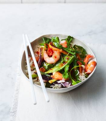 Sticky chilli prawn stir-fry