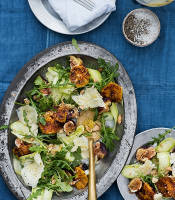 Wild rocket salad with caramelised oranges, figs and Manchego